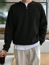 Schwarzer Strickpullover mit Reißverschluss, Herrenmode, lässig, Baumwolle, Herbstkleidung.