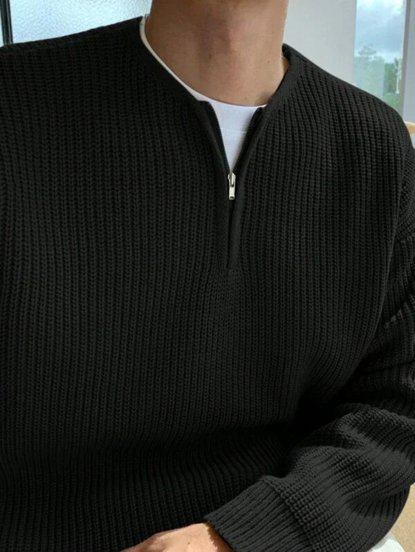 Schwarzer Strickpullover mit Reißverschluss, Herrenmode, lässiger Stil, Baumwolle, Herbstbekleidung.