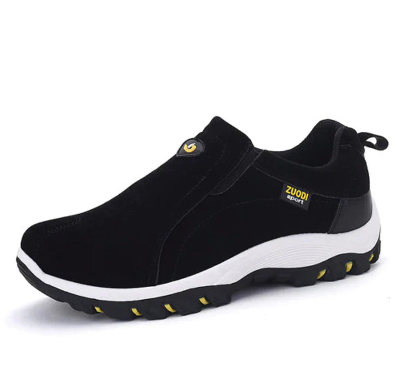 Schwarzer Herren-Sportschuh, rutschfest, atmungsaktiv, mit gelben Akzenten, ideal für Outdoor.