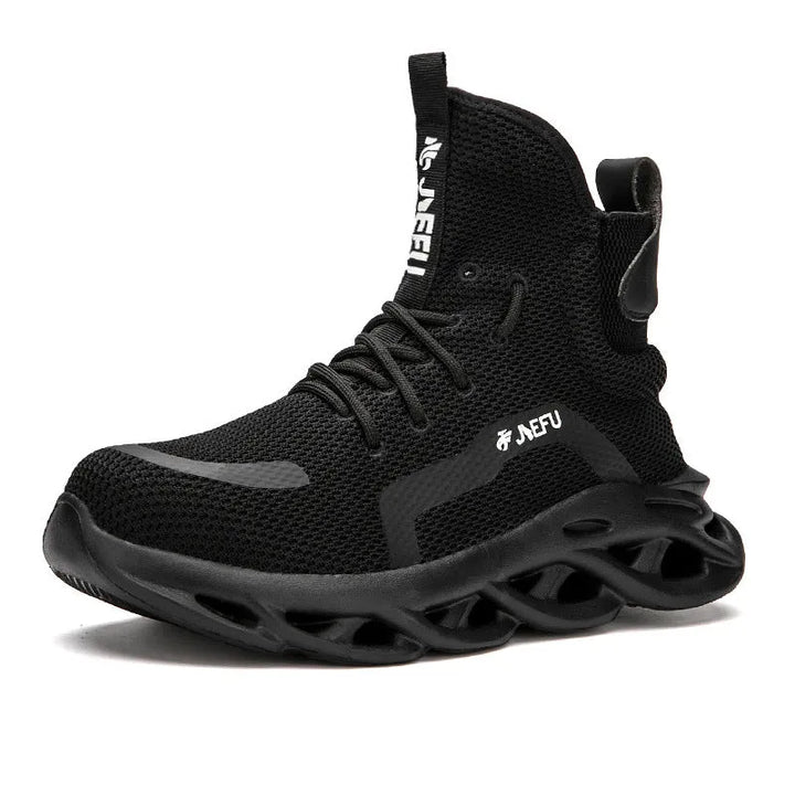 Schwarzer Sneaker mit Mesh-Obermaterial, hoher Sohle, sportlich, modisch, Herren-Sportschuh.