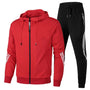Roter Herren-Trainingsanzug mit Kapuzenjacke und schwarzen Jogginghosen, Sportbekleidung.