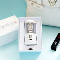 Tragbarer weißer USB-Luftbefeuchter im Karton, ideal für Zuhause oder Büro.