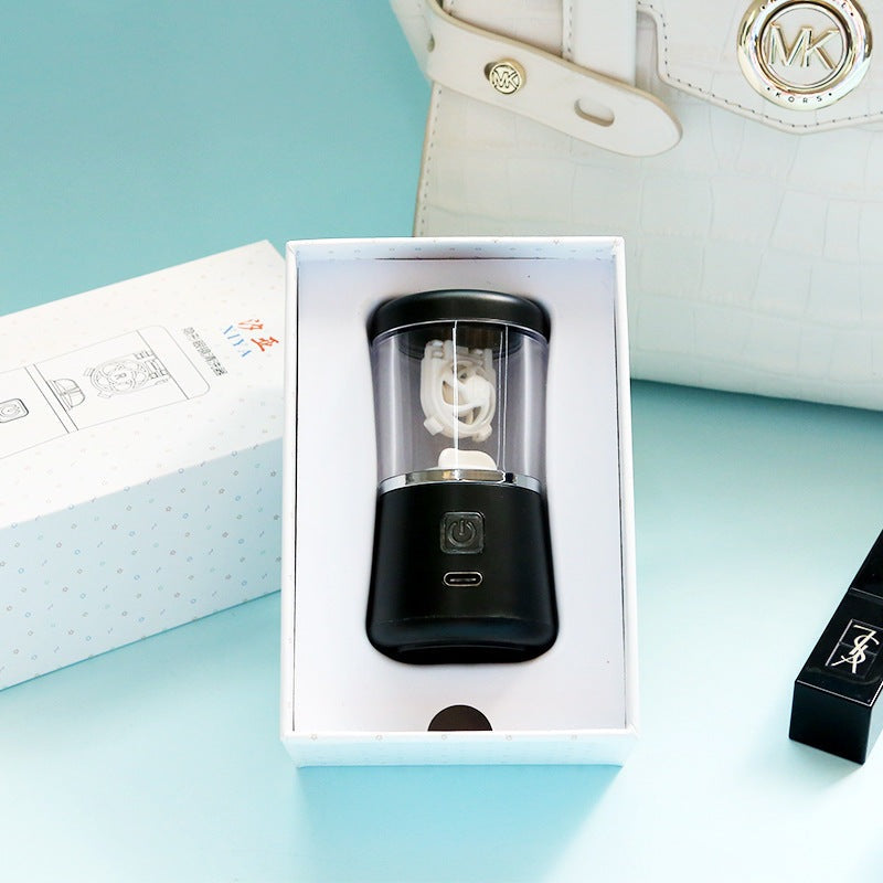 Tragbarer schwarzer Mini-Mixer in Verpackung, USB-aufladbar, ideal für unterwegs.