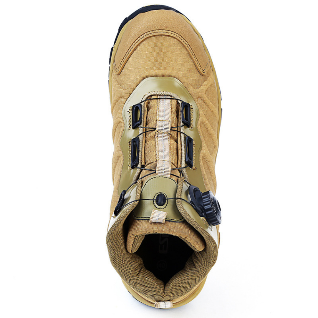Beiger Wanderschuh mit Schnellverschluss, rutschfeste Sohle, Outdoor, Herren, robust, langlebig.