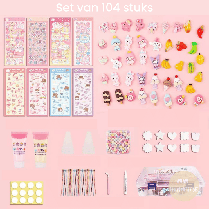 104-teiliges DIY-Nagelkunst-Set mit Aufklebern, Dekorationen und Werkzeugen, rosa Hintergrund.
