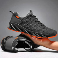 Schwarze Sportschuhe mit orangen Akzenten, atmungsaktives Mesh, rutschfeste Sohle, Herren Sneaker.