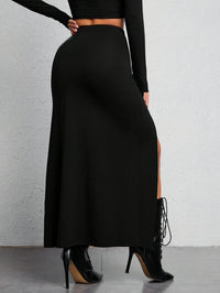 Schwarzer Maxirock mit hohem Schlitz, Damenmode, elegant, figurbetont, aus Baumwolle.