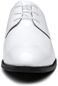 Weiße Lackleder-Herrenschuhe, Schnürschuhe, elegante Mode, formelle Anlässe, glänzend.