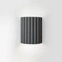 Schwarze Wandleuchte aus Metall, geripptes Design, moderne Innenbeleuchtung, energiesparend.