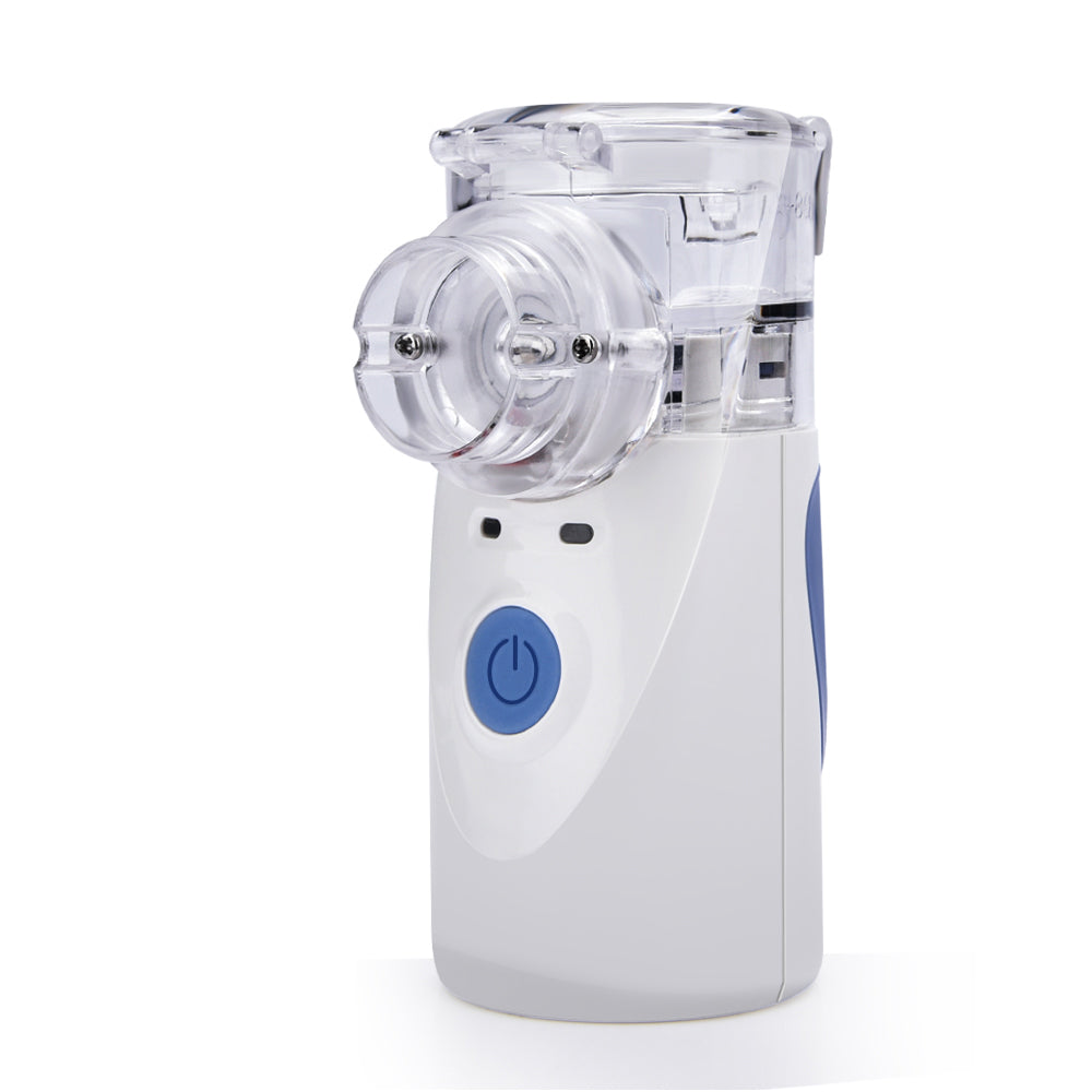 Tragbarer weißer Inhalator mit blauem Knopf, kompakt, für Atemwegstherapie, medizinisches Gerät.