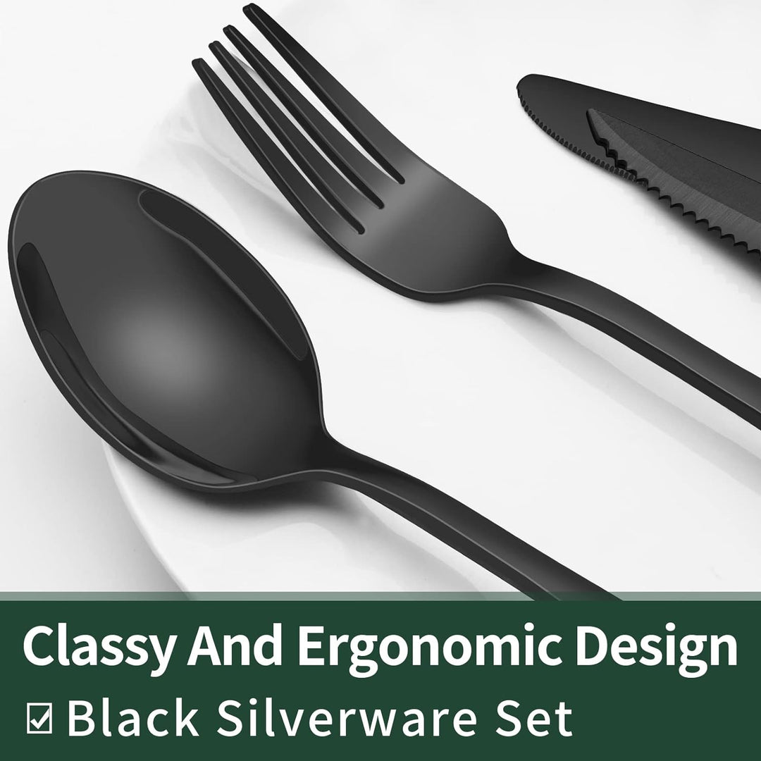 Schwarzes Besteckset aus Edelstahl, ergonomisches Design, Löffel, Gabel, Messer auf Teller.
