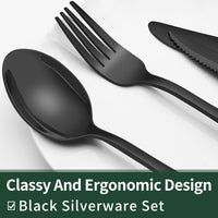 Schwarzes Besteckset aus Edelstahl, ergonomisches Design, Löffel, Gabel, Messer auf Teller.