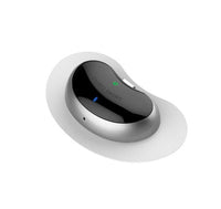 Tragbares EKG-Gerät, schwarz-silber, kabellos, Herzüberwachung, medizinisches Wearable.