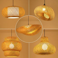 Fünf hängende Rattanlampen, modern, handgefertigt, warmes Licht, Wohnzimmerbeleuchtung.