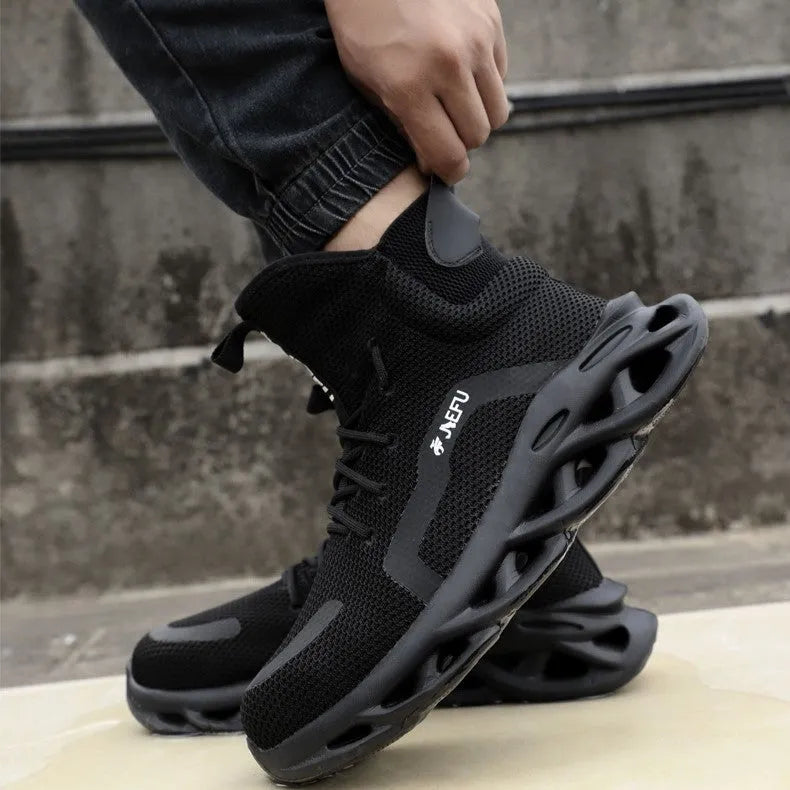 Schwarze Herren-Sneaker, atmungsaktiv, rutschfeste Sohle, sportlich, modisch, Outdoor-Einsatz.