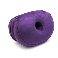 Lila Nackenkissen aus Plüsch mit Loch, ergonomisch, Reisekissen, bequem, stützend.