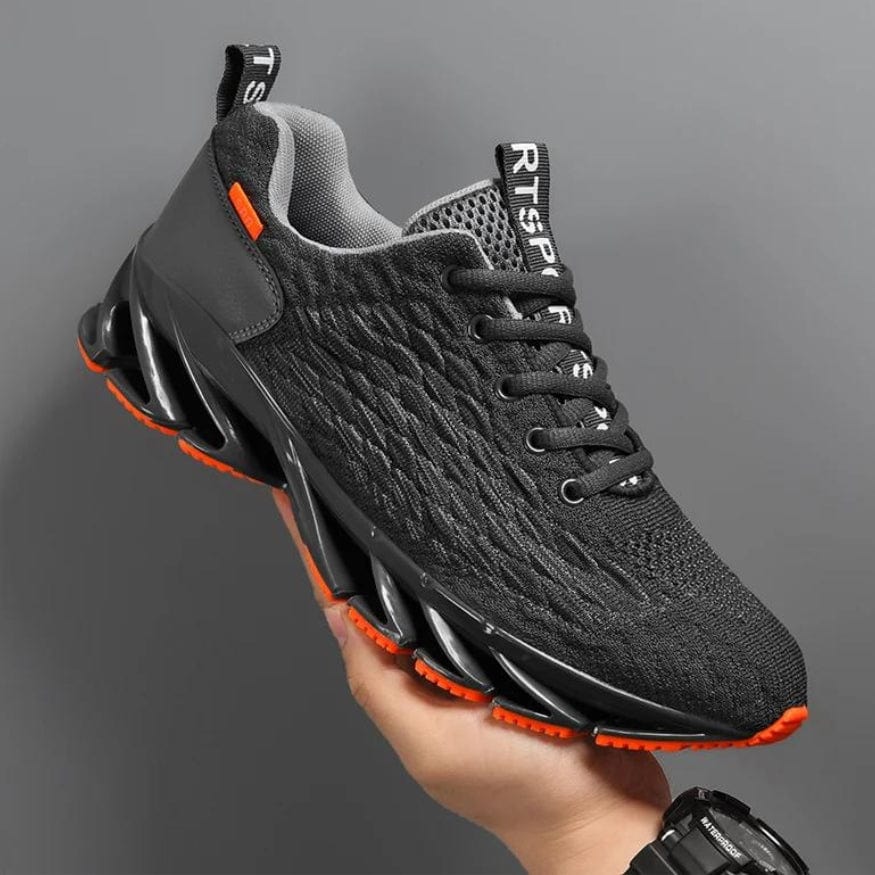 Schwarzer Sportschuh mit orangen Akzenten, atmungsaktives Mesh, rutschfeste Sohle, Herren Sneaker.