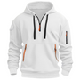 Weiße Herren-Kapuzenjacke mit Reißverschlüssen, Kordeln und Taschen, sportlich, modern.