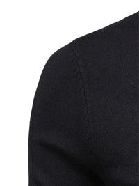 Schwarzer Baumwollpullover, Nahaufnahme, weiches Material, modisch, bequem, hochwertig.