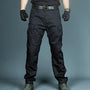 Schwarze taktische Hose, robust, mit Taschen, ideal für Outdoor-Aktivitäten und Arbeit.