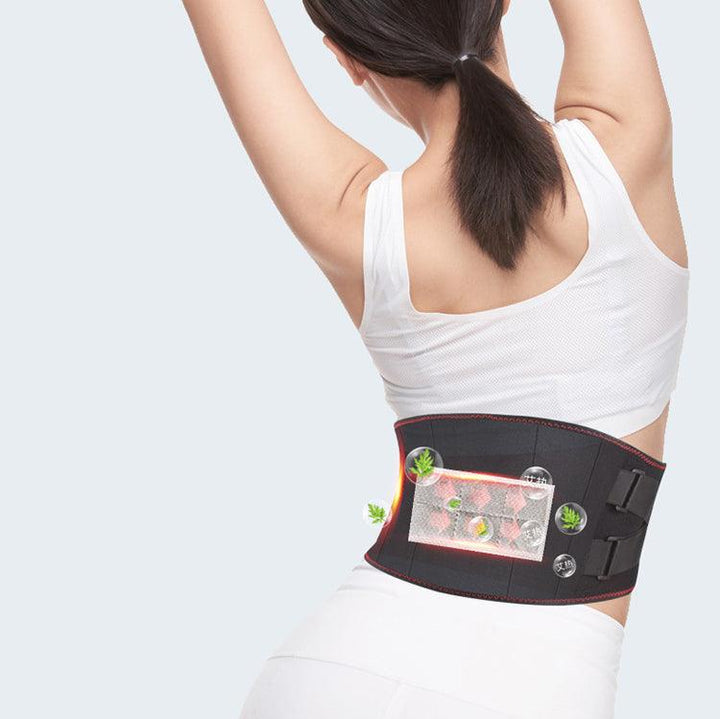 Frau mit schwarzem Rückenstützgürtel, Fitness, Haltungskorrektur, Rückenschmerzen Linderung.