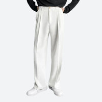 Weiße Herren-Hose, elegant, aus Baumwolle, mit Bundfalten, ideal für formelle Anlässe.