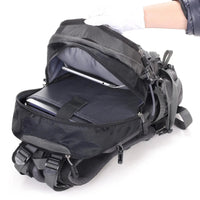 Schwarzer Outdoor-Trekking-Rucksack mit Laptopfach, robustes Design, ideal für Wandern.