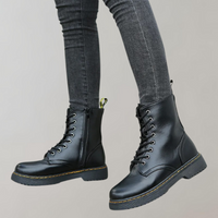 Schwarze Lederstiefel, Damen, Schnürung, Reißverschluss, modisch, robust, Herbstmode.