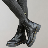 Schwarze Lederstiefel mit Schnürung und Reißverschluss, Damenmode, robuste Sohle.