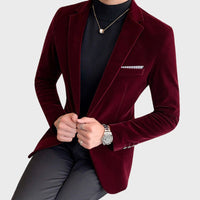 Roter Samt-Blazer für Herren, elegantes Design, ideal für formelle Anlässe, modischer Stil.