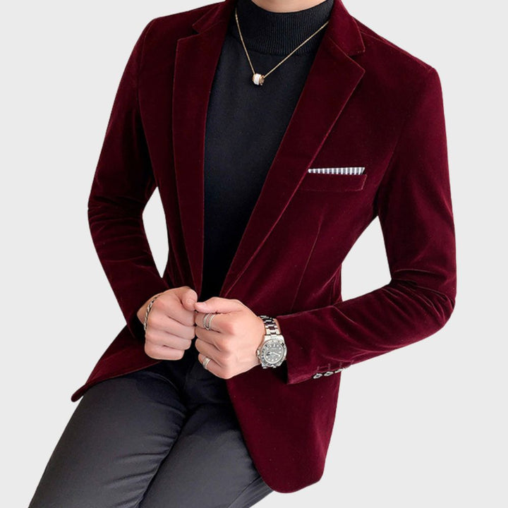Roter Samt-Blazer für Herren, elegantes Design, ideal für formelle Anlässe, modischer Stil.