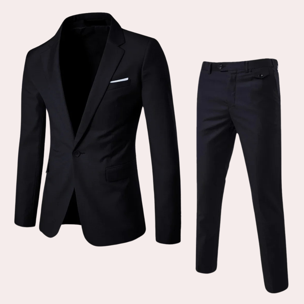 Schwarzer Herrenanzug, zweiteilig, Sakko und Hose, elegant, formell, Businessmode.