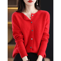 Damen Strickjacke rot, Knopfleiste, weiches Material, modisch, elegant, Herbstmode.