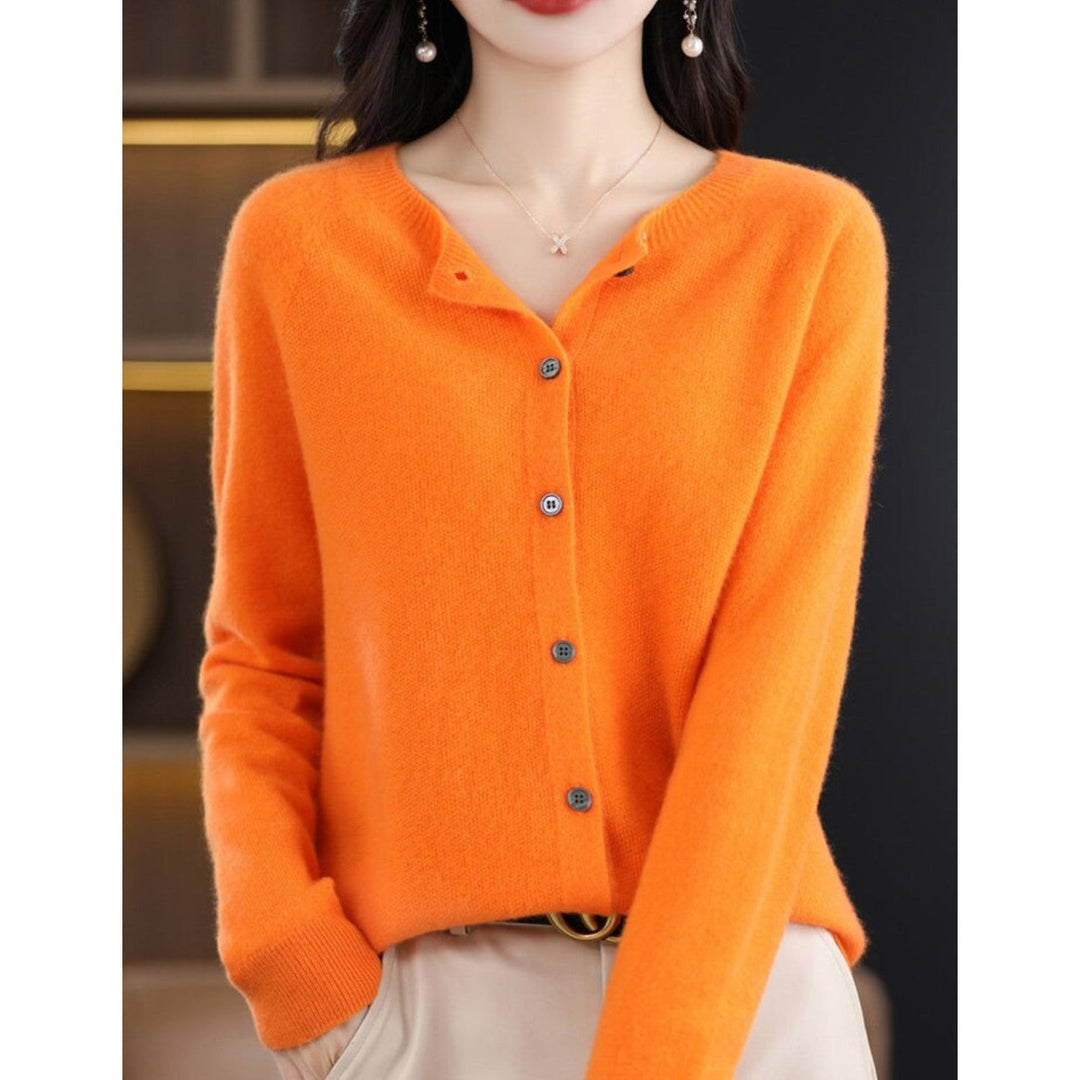 Damen-Cardigan, orange, Knöpfe, weiches Material, modisch, Herbstmode, Strickjacke.