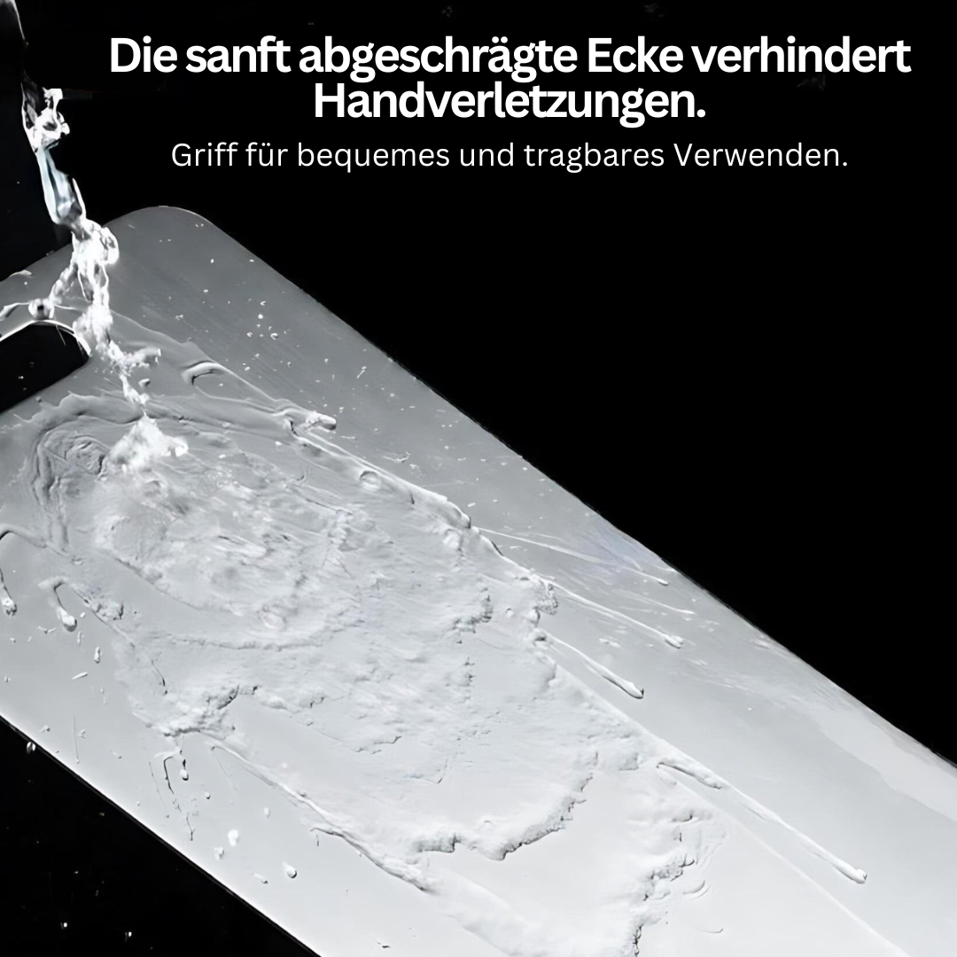 Transparente Schneidebrett mit abgeschrägter Ecke, rutschfest, hygienisch, langlebig.