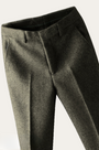 Graue Wollhose für Herren, elegante Anzughose, klassische Businessmode, hochwertige Stoffqualität.