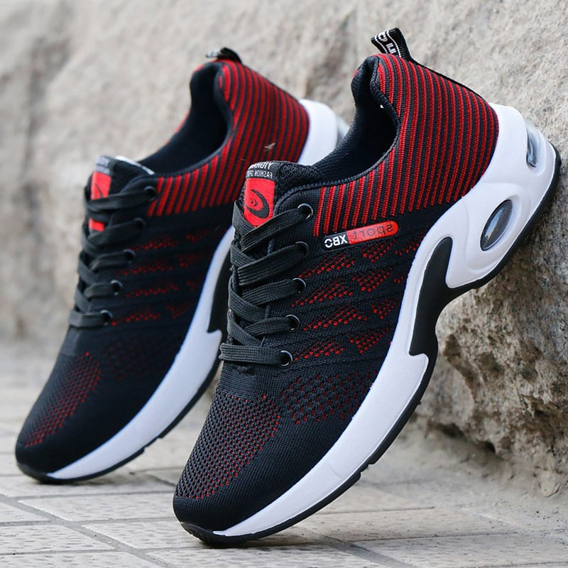 Schwarze und rote Sportschuhe, atmungsaktiv, rutschfest, für Herren, modisches Design.