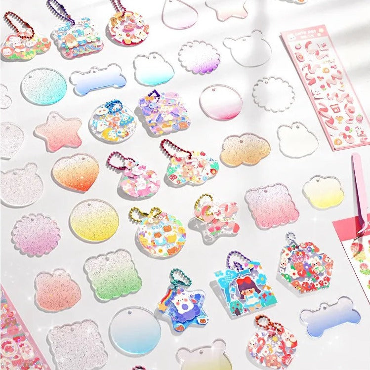 Bunte Acryl-Schlüsselanhänger und Aufkleber, kawaii Design, Pastellfarben, Dekoration.
