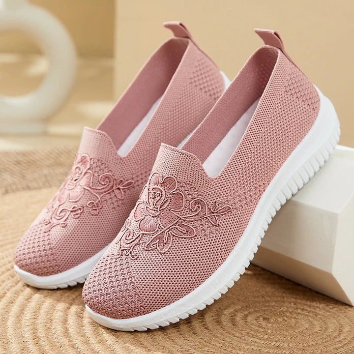 Rosa Damen-Sneaker aus Mesh mit Blumenstickerei, atmungsaktiv und bequem.