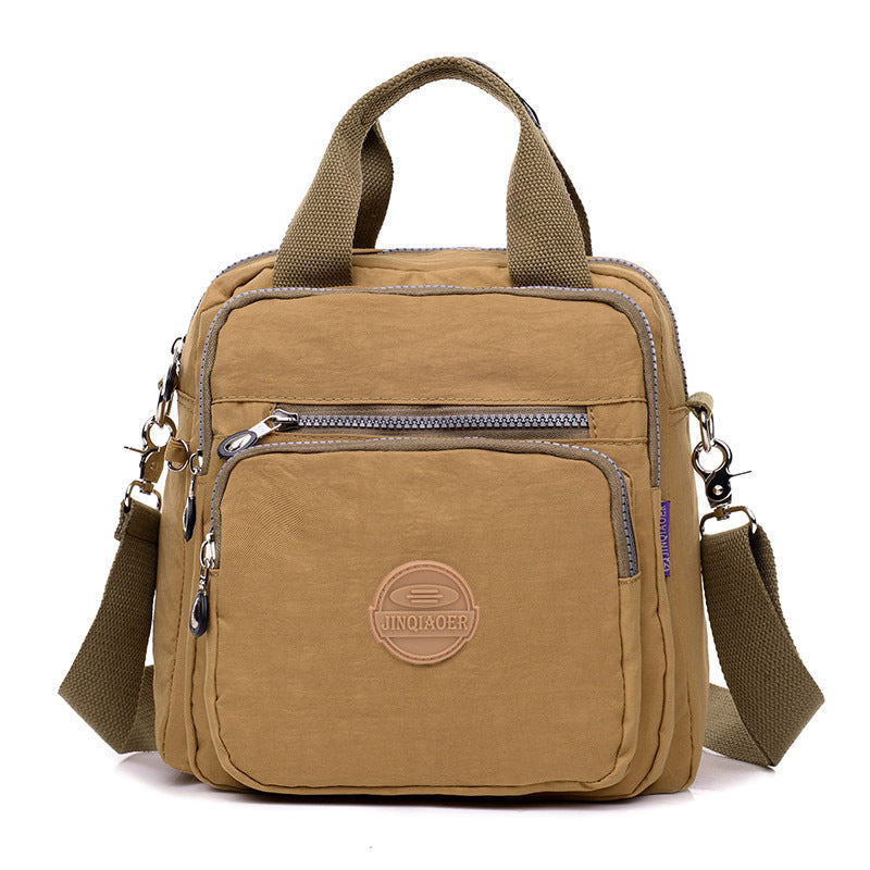 Beige multifunktionale Umhängetasche, Nylon, Reißverschlüsse, verstellbarer Gurt, lässiges Design.