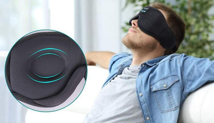 Mann mit schwarzer Augenmaske, Entspannung, Schlafhilfe, bequem, ergonomisch, Stressabbau.