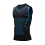 Schwarzes ärmelloses Sportshirt mit blauen Akzenten, atmungsaktiv, für Herren-Training.