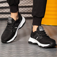 Schwarze Herren-Sneaker, atmungsaktiv, rutschfest, ideal für Sport und Freizeit.
