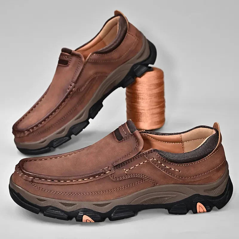 Braune orthopädische Lederschuhe, komfortabel, rutschfest, ideal für täglichen Gebrauch.