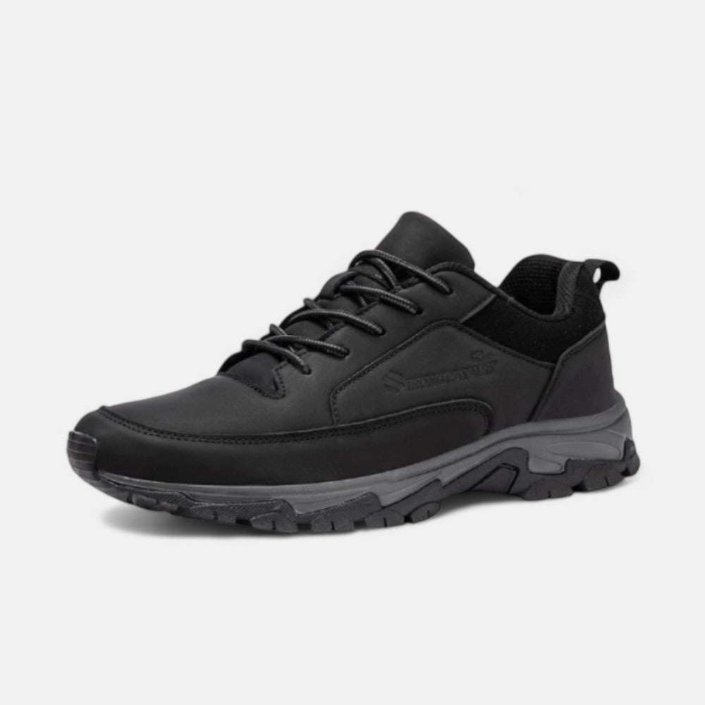 Schwarzer Herren-Wanderschuh, robust, rutschfest, ideal für Outdoor-Aktivitäten.