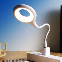 Weiße LED-Tischlampe mit flexiblem Hals, modernes Design, ideal für Schreibtischbeleuchtung.