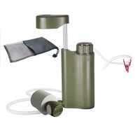 Tragbarer Wasserfilter, olivgrün, mit Schlauch und Aufbewahrungstasche für Outdoor-Abenteuer.