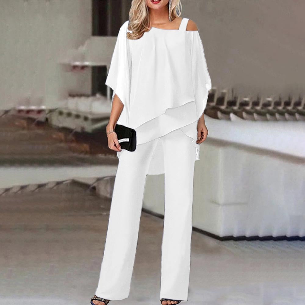 Elegantes weißes Damen-Outfit, zweiteilig, schulterfrei, ideal für Sommermode und Abendveranstaltungen.