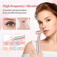 Frau mit Anti-Aging-Massagegerät, silber, für Augenpflege, Hautstraffung, Faltenreduktion.