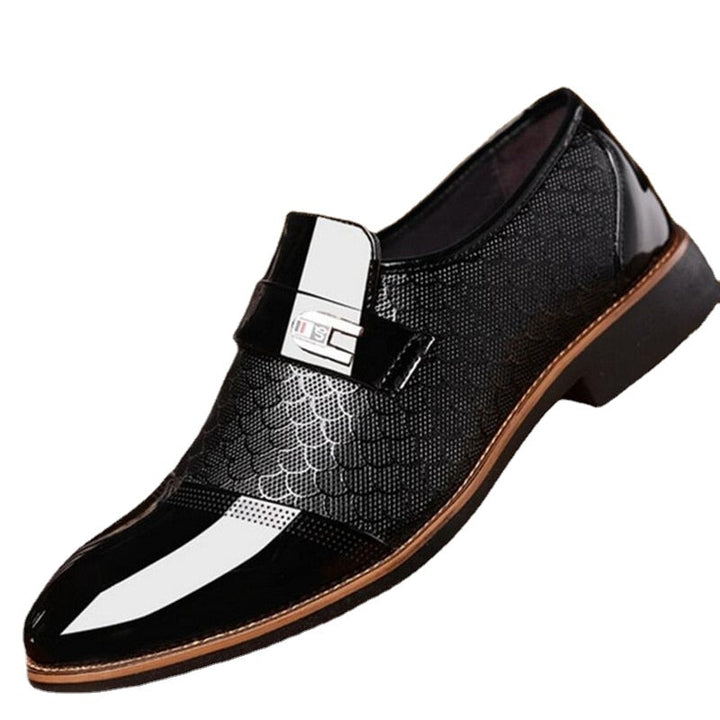Schwarzer Herren-Lederslipper, glänzend, mit Schnalle, eleganter Business-Schuh.